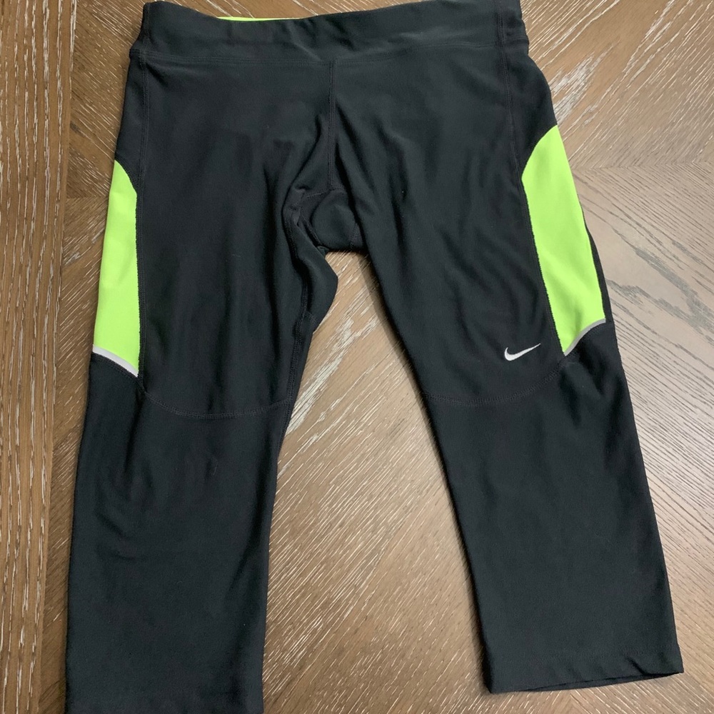 Nike essential black/green running DRI FIT Capri Size M